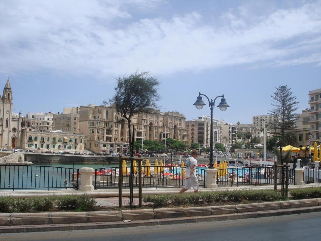 Simons Apartments Minutes Away From Balluta Bay And St Julians Sliema Cameră foto