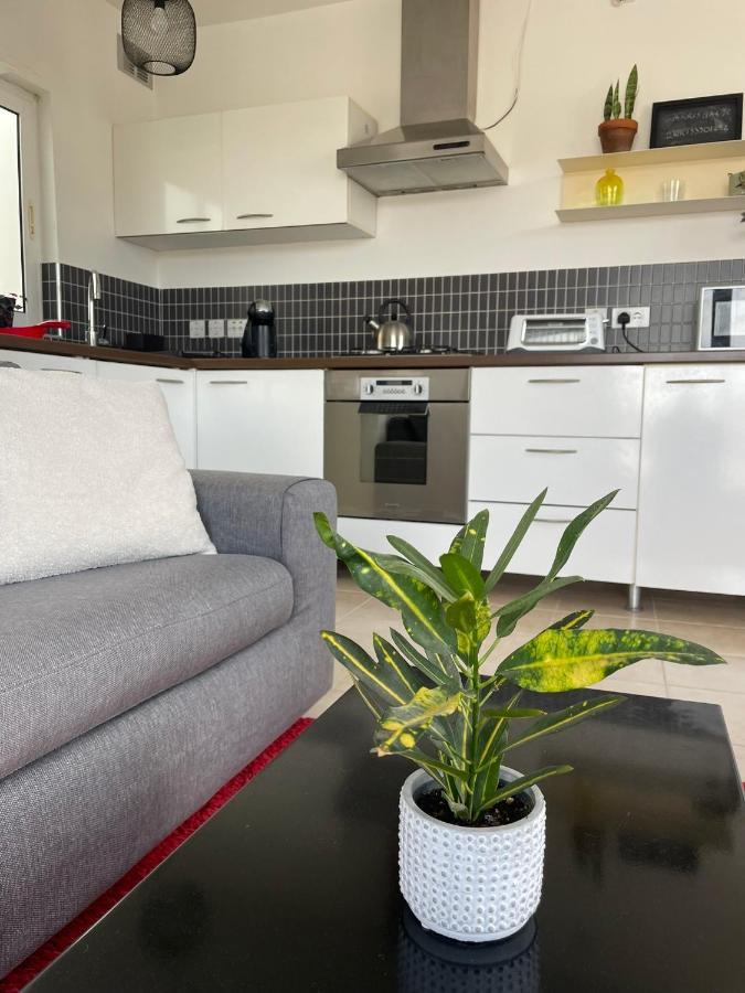Simons Apartments Minutes Away From Balluta Bay And St Julians Sliema Exterior foto