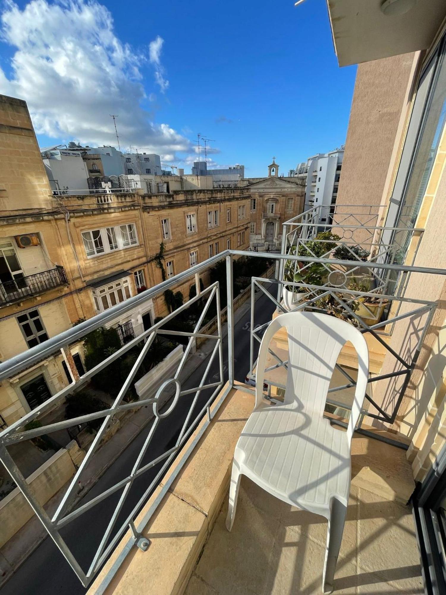 Simons Apartments Minutes Away From Balluta Bay And St Julians Sliema Exterior foto