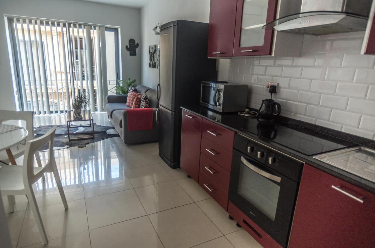 Simons Apartments Minutes Away From Balluta Bay And St Julians Sliema Exterior foto